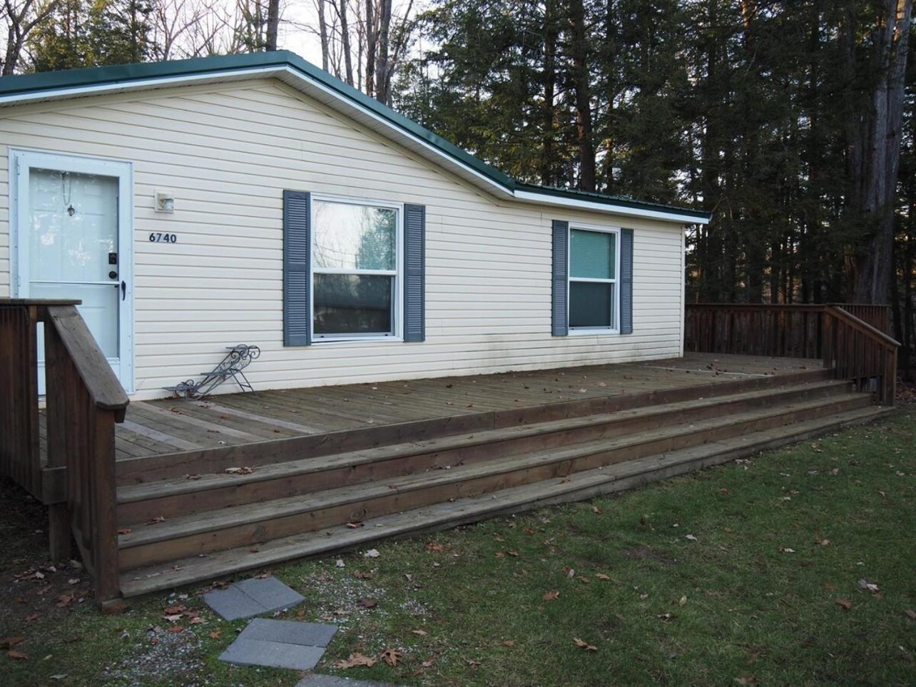 The Green Lake Getaway - Shared Lake Access! Interlochen Eksteriør billede